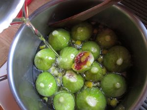 préparation des figues confites à Félines-Minervois
